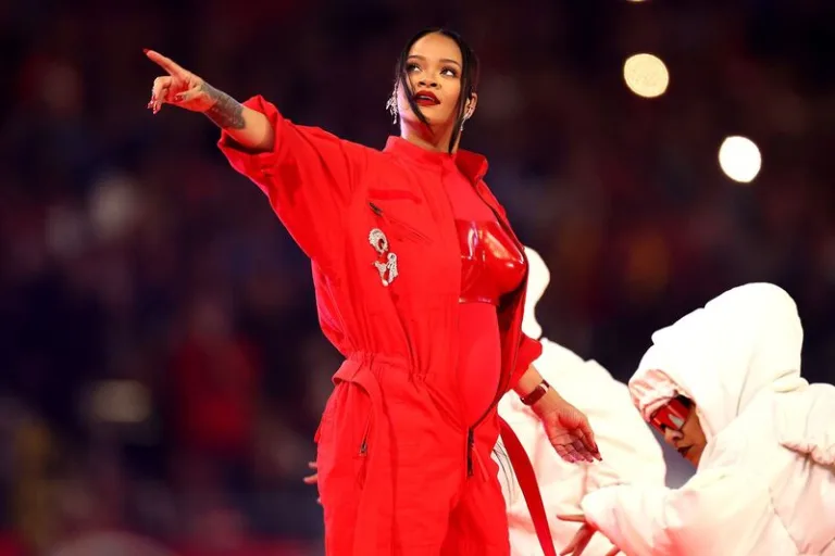 Rihanna-superbowl