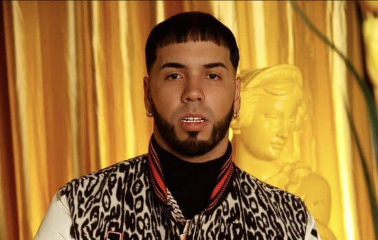 A picture of Anuel AA.