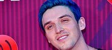 A picture of Lauv.