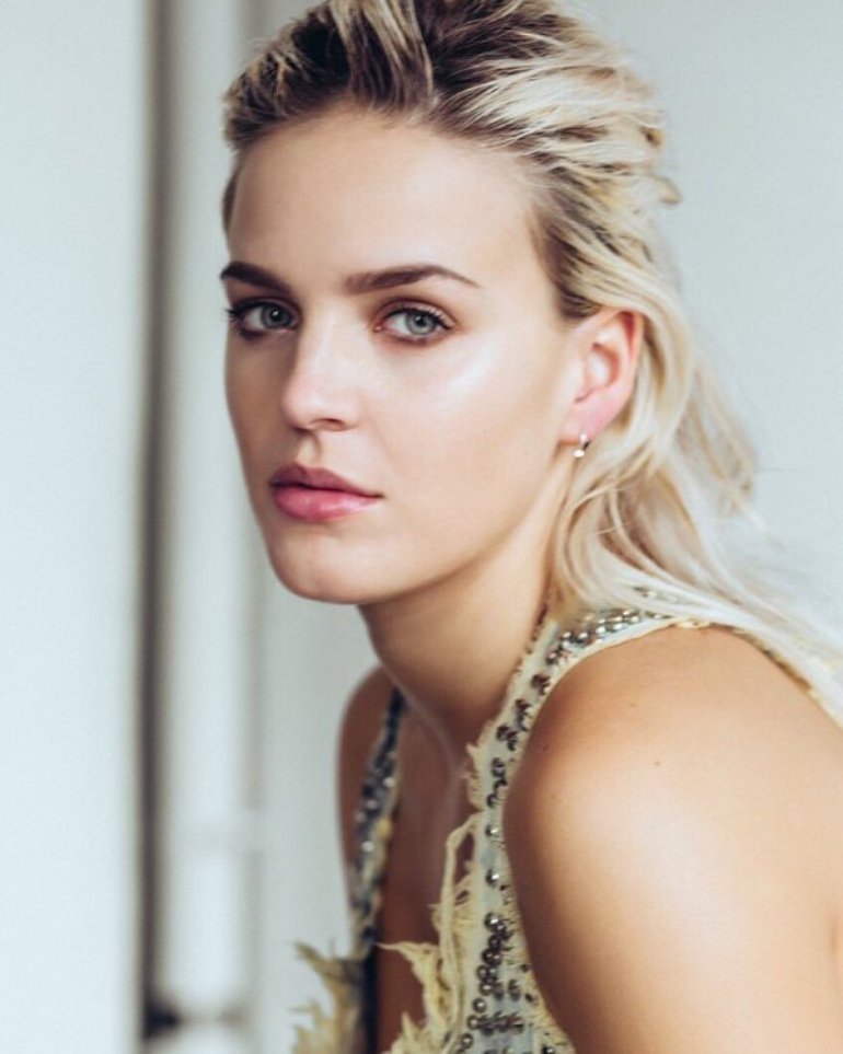 Background image for Anne-Marie