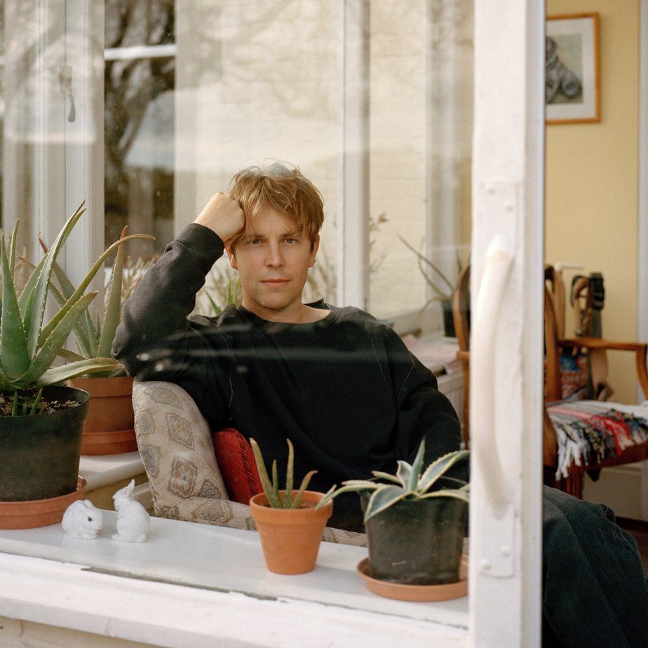 Publicity image of Tom Odell